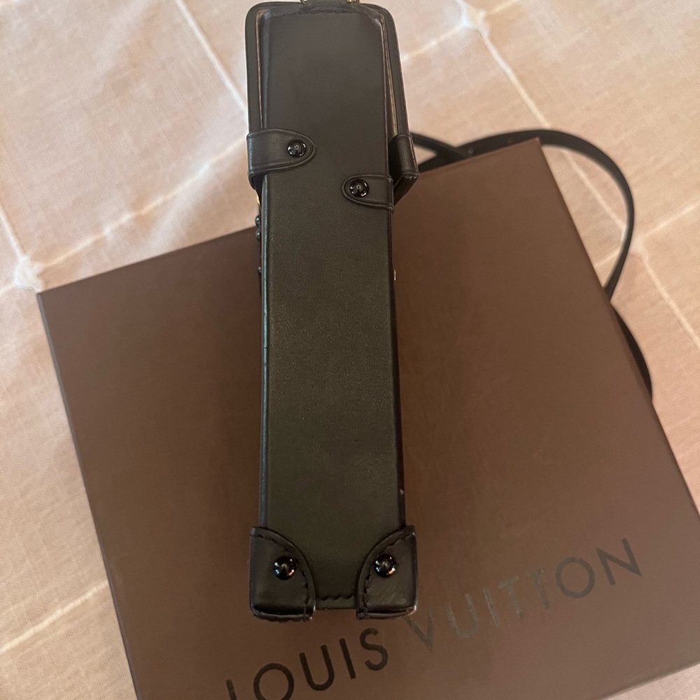 Authentic, like new Louis Vuitton LV Monogram Trunk Pochette Vertical - Picture 7 of 11